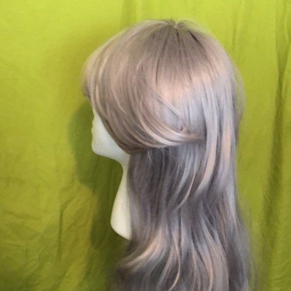 Long silver gray synthetic blend wig - Picture 4 of 5